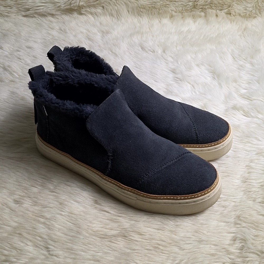 Toms Suede Faux Fur Ankle Boots Womens 7 Grey Slip On Mid Top Sneakers